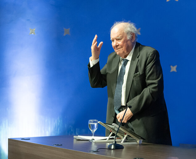 UCU entregó título de Doctor Honoris Causa al Cr. Enrique Iglesias