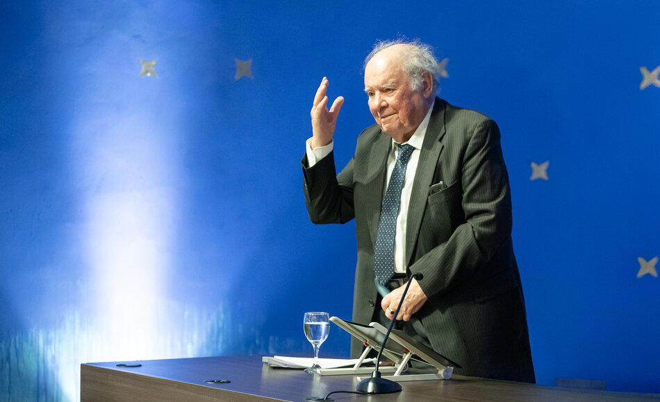 imagen de UCU entregó título de Doctor Honoris Causa al Cr. Enrique Iglesias