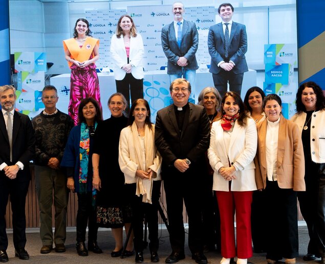 UCU y Universidad Loyola celebraron la graduación de los primeros estudiantes de su programa internacional
